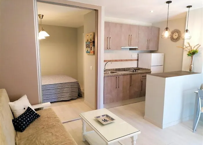 19 Eurosol A 200 Metros Carihuela * توريمولينوس
